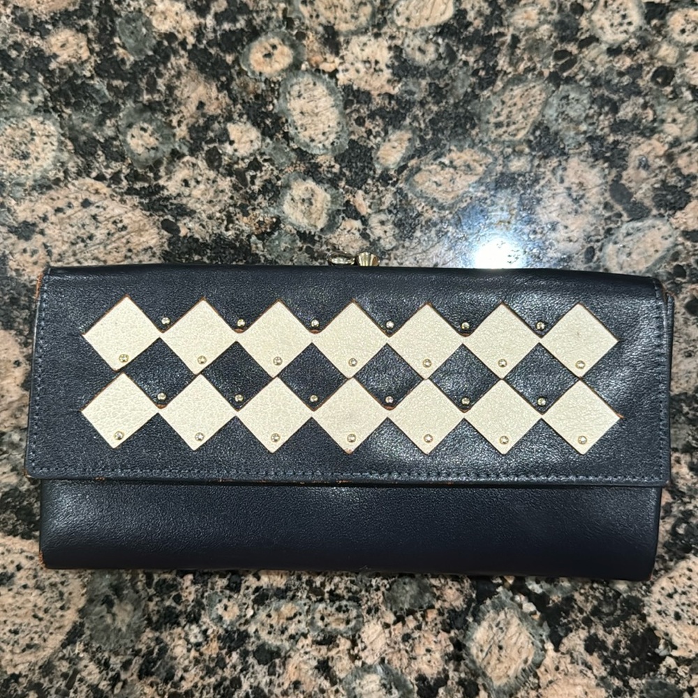 Very nice wallet! Genuine cowhide!